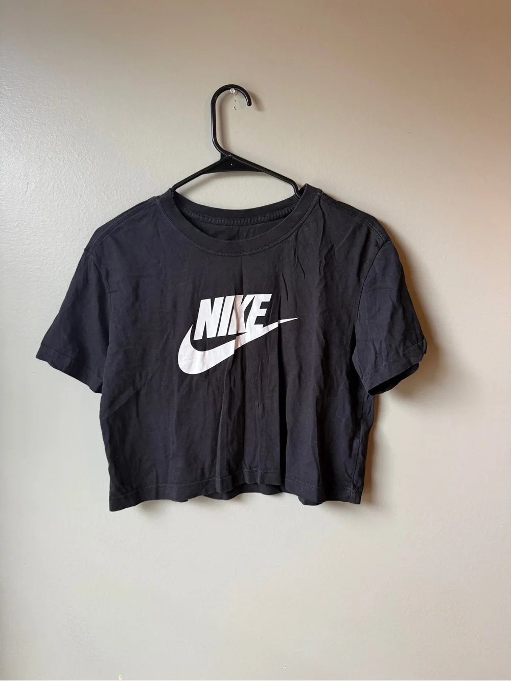 Nike Black Cropped Logo T-Shirt Loose Fit Athletic Streetwear